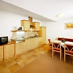Διαμέρισμα Gaestehaus Mrak *